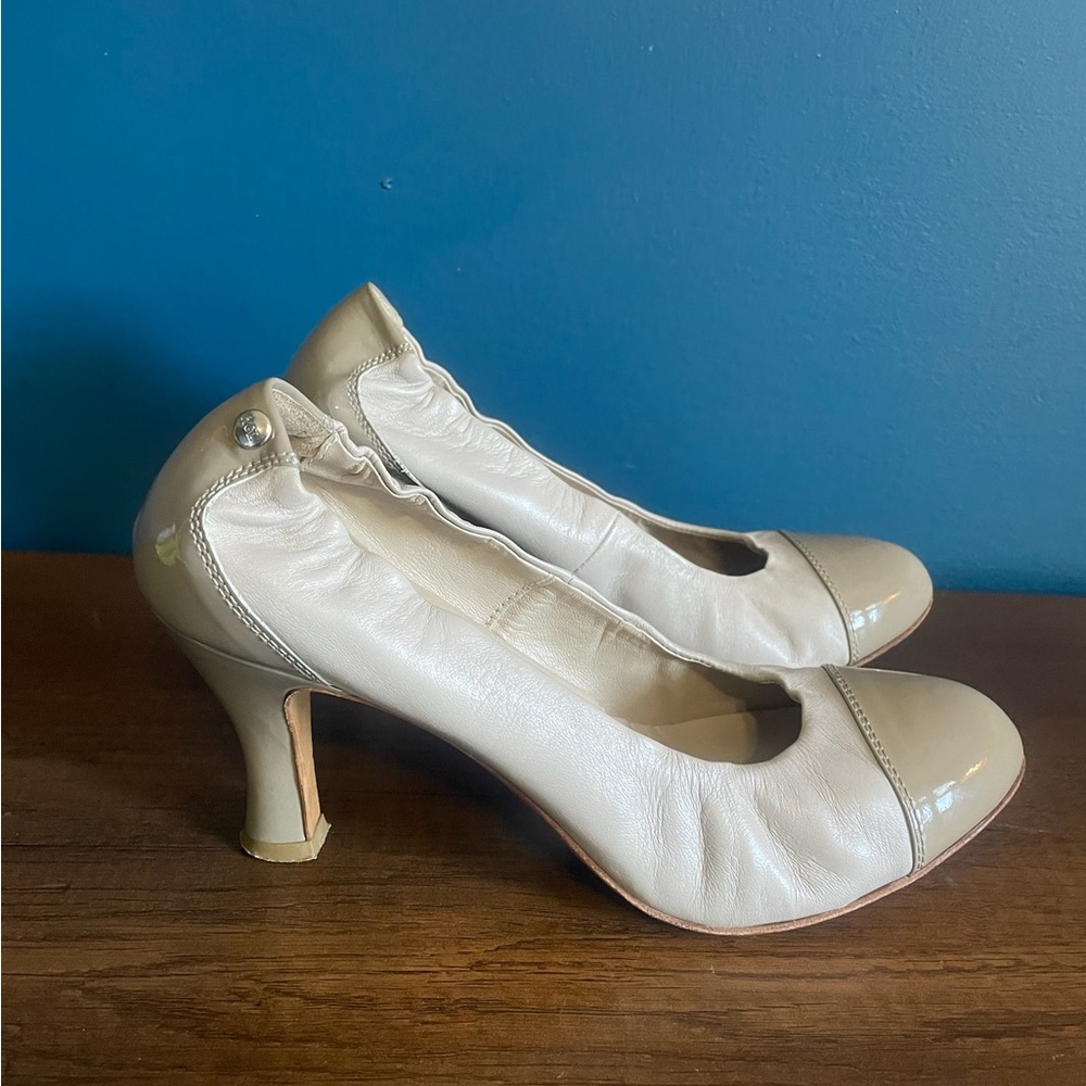Womens AGL Vero Cuoio Beige Leather Pump with Cap Toe EU Size 39